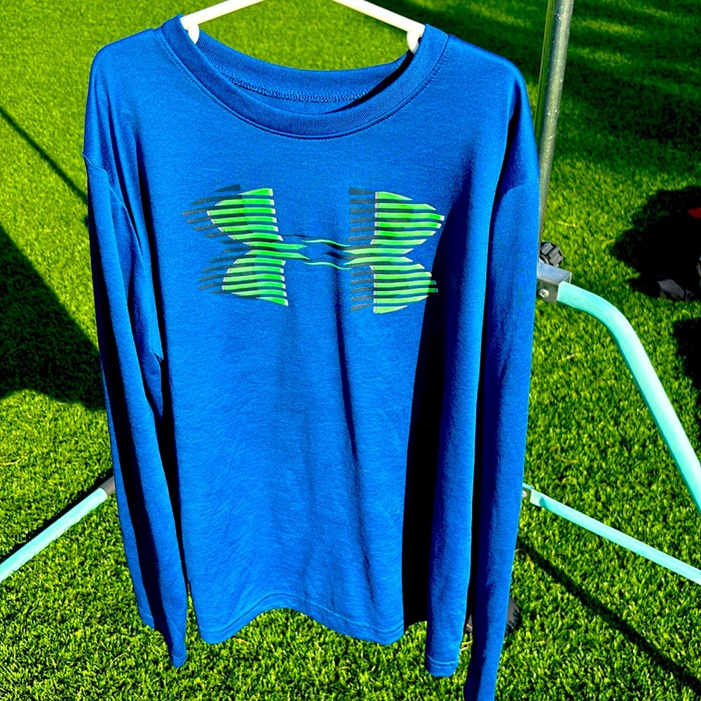 Under armor, heat gear, long sleeve youth, large only worn once